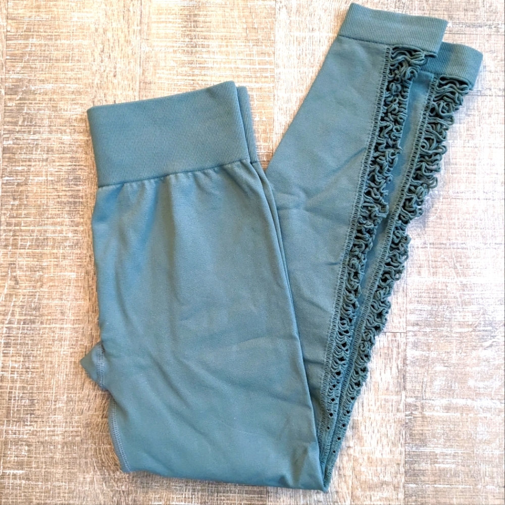 Lorna Jane seamless crochet chaturanga